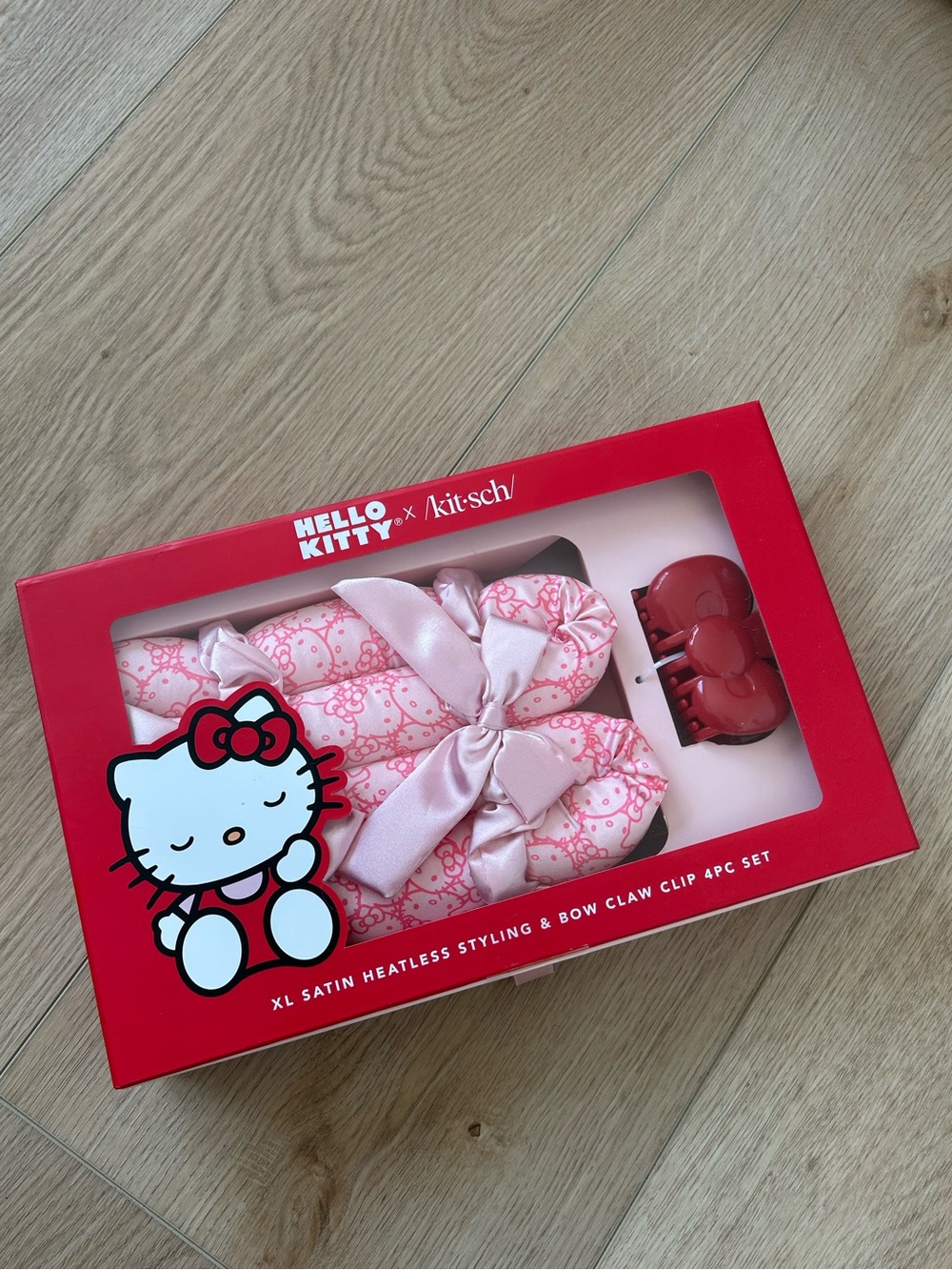 Hello Kitty x Kitsch XL Satin Heatless Styling & Bow Claw Clip 4 Piece Set